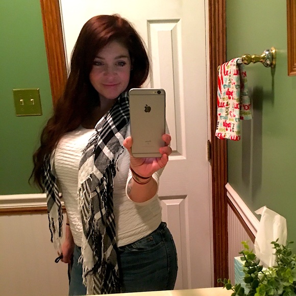 Meet your Posher, Lauren LaLa B. - Picture 7 of 17